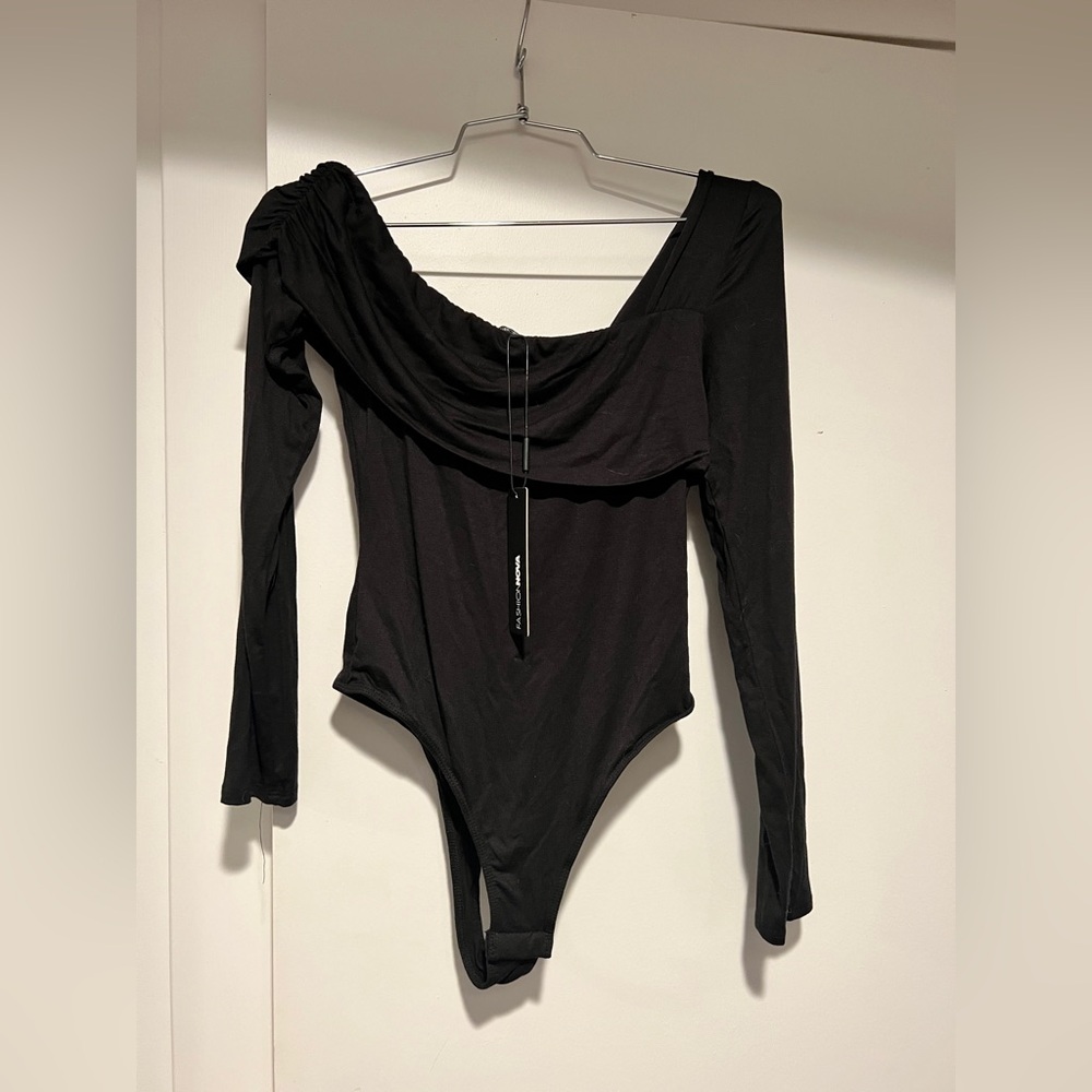 ⭐️NWT Fashion Nova Gia one shoulder bodysuit - Picture 2 of 3